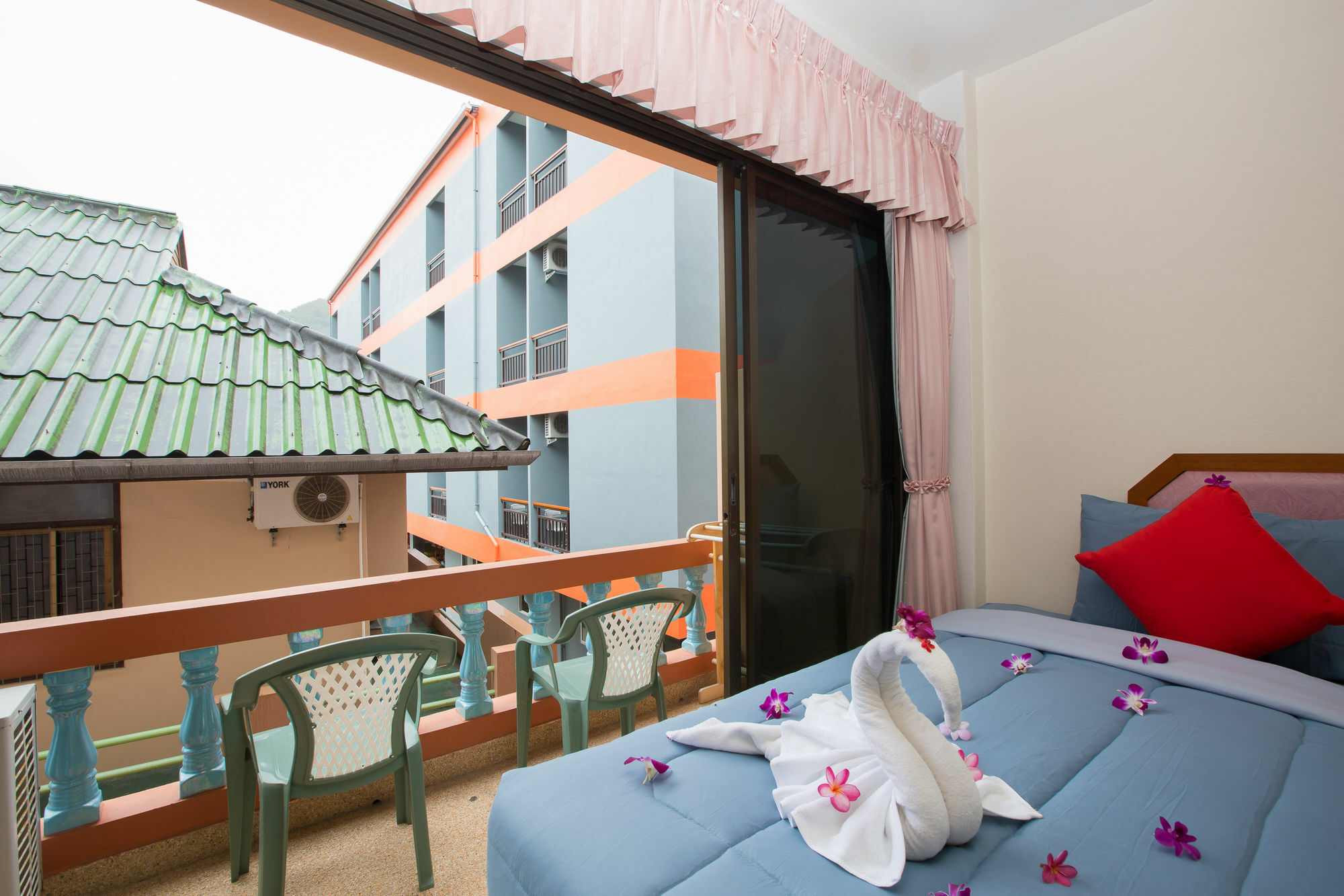 Chusri Hotel Patong Εξωτερικό φωτογραφία
