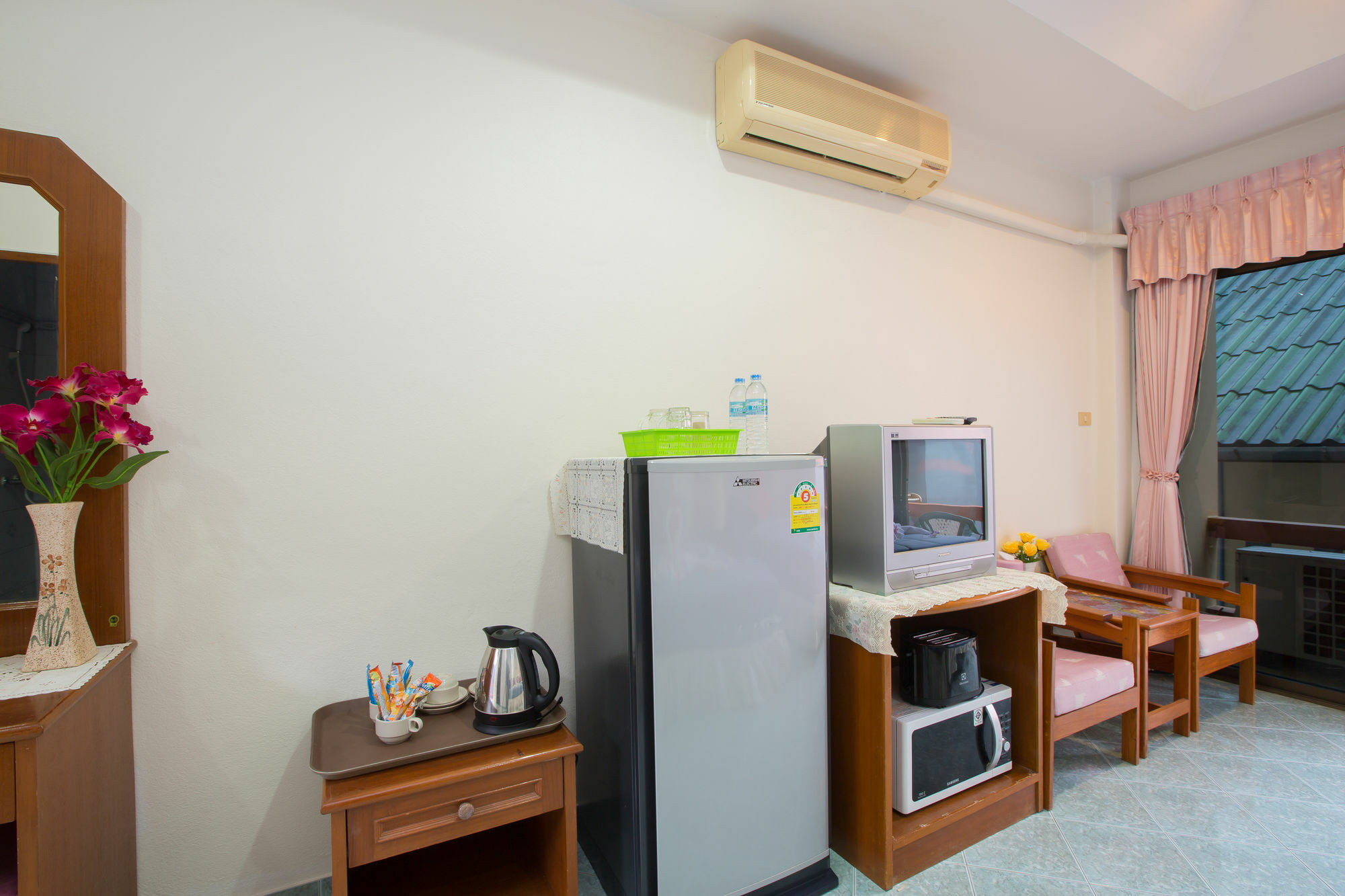 Chusri Hotel Patong Εξωτερικό φωτογραφία
